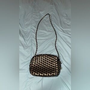 Crossbody handbag